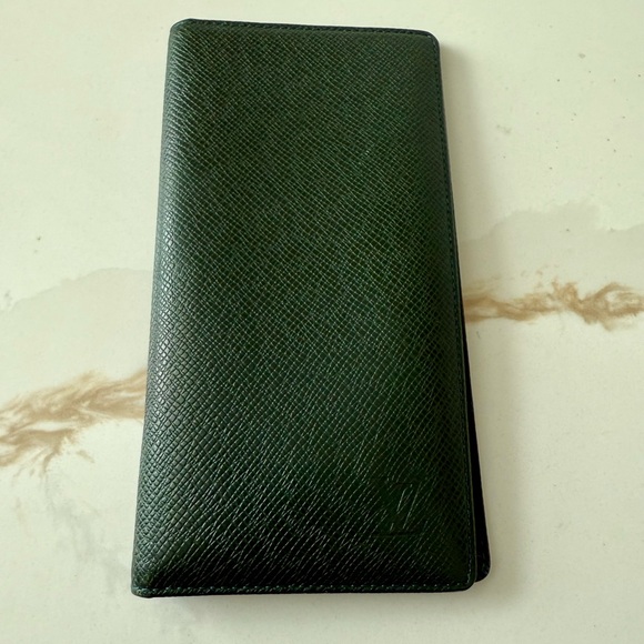 Authentic Louis Vuitton Brazza wallet in dark green💚 - Picture 3 of 5